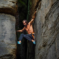 Chris Sharma, český pískovec a Tenaya Indalo