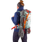 KOHLA_Alpinist_Pro_32L_people_02